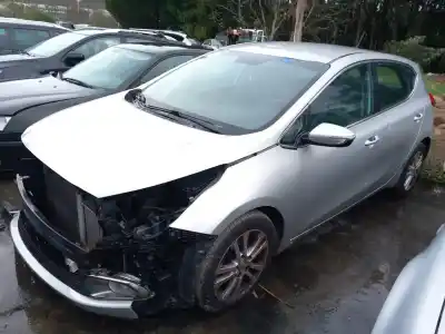 Scrapping Vehicle kia cee'd (jd) 1.6 crdi 128 of the year 2015 powered d4fb
