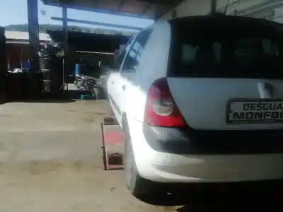 Здавання транспортного засобу renault clio ii fase ii (b/cb0) authentique року 2004 потужний d7f720