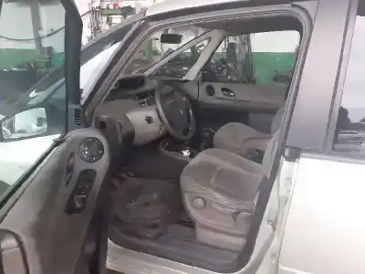 Verschrottungsfahrzeug renault espace iv (jk0) 2.0 dynamique [2.0 ltr. - 110 kw dci diesel fap] des jahres 2003 angetrieben g9t742