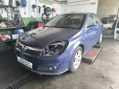 Verschrottungsfahrzeug OPEL ASTRA H (A04)  des Jahres 2004 angetrieben BXE