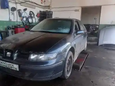 Scrapping Vehicle SEAT LEON (1M1)  of the year 2001 powered AUS