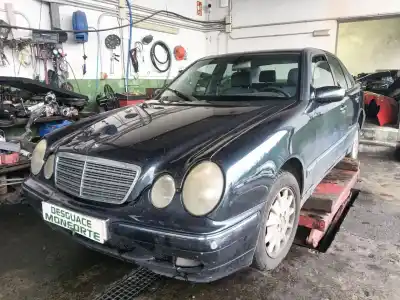 Veicolo di demolizione MERCEDES-BENZ CLASE E (W210)  dell'anno 2004 alimentato OM 612.961