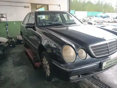 Veicolo di demolizione mercedes-benz clase e (w210) e 270 cdi (210.016) dell'anno 2004 alimentato om 612.961