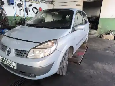 Vehicul casat RENAULT SCÉNIC II (JM0/1_)  al anului 2003 alimentat F9Q 812