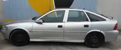 Vehículo de desguace OPEL VECTRA B BERLINA Básico del año 2000 con motor X20DTH