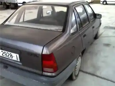 Sloopvoertuig opel kadett e 1.6 van het jaar 1989 aangedreven 16sh