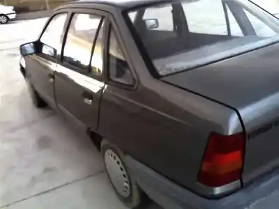 Sloopvoertuig opel kadett e 1.6 van het jaar 1989 aangedreven 16sh