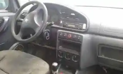 Veicolo di demolizione peugeot partner 2.0 hdi -rhy dell'anno 2000 alimentato rhy