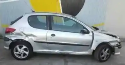 Sloopvoertuig peugeot                                            206 berlina                                                                                                                                                                                                                                                play station 2                                                                                                                                                                                                                                             van het jaar 2003 aangedreven rhy