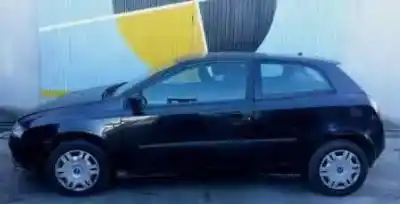 Veicolo di demolizione FIAT STILO (192) 1.9 JTD 80 Active dell'anno 2003 alimentato 192A3000