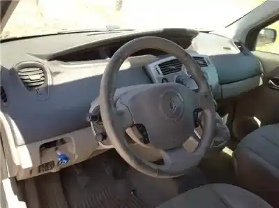 Sloopvoertuig renault scenic ii 1.5 dci diesel van het jaar 2004 aangedreven k9k d7