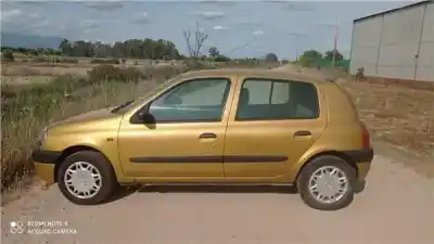 Verschrottungsfahrzeug RENAULT CLIO II FASE I (B/CB0)  des Jahres 2000 angetrieben F8Q K6