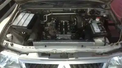 Veículo de Sucata mitsubishi montero (v60/v70) 3.2 di-d all-four do ano 2004 alimentado 4m41