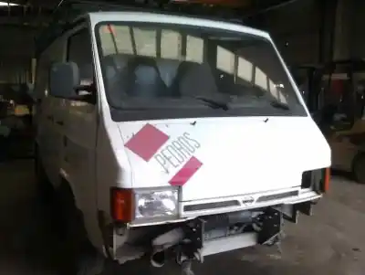 Veículo de Sucata nissan trade caja cerrada. techo elevado do ano 1994 alimentado bd30d