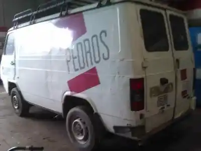 Veículo de Sucata nissan trade caja cerrada. techo elevado do ano 1994 alimentado bd30d