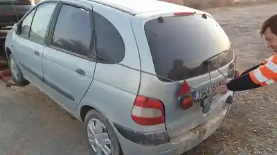 Scrapping Vehicle renault scenic (ja..) 1.9 dci authentique of the year 2002 powered f9q732