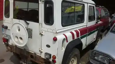 Veículo de Sucata land rover defender (ld) 2.5 td5 do ano 2000 alimentado 10p