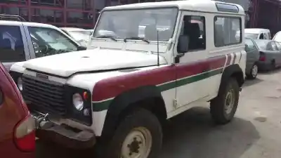 Veículo de Sucata land rover defender (ld) 2.5 td5 do ano 2000 alimentado 10p