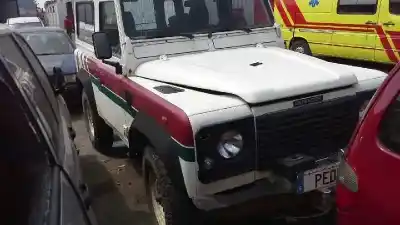 Veículo de Sucata land rover defender (ld) 2.5 td5 do ano 2000 alimentado 10p