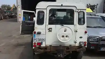 Veículo de Sucata land rover defender (ld) 2.5 td5 do ano 2000 alimentado 10p