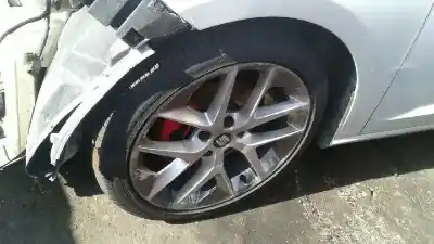 Veículo de Sucata seat leon (5f1) reference do ano 2013 alimentado clh