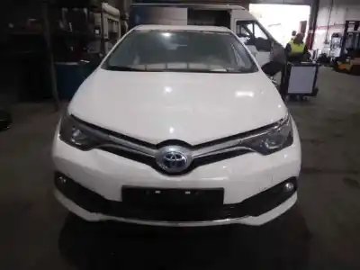 Здавання транспортного засобу TOYOTA AURIS Hybrid Active року 2015 потужний 2ZR-FXE