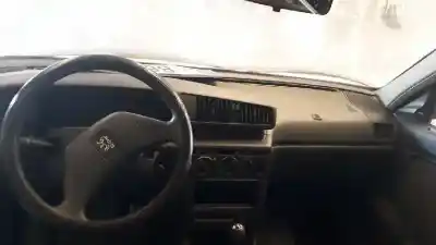 Véhicule à la ferraille peugeot 405 berlina sri exclusive de l'année 1992 alimenté dzh