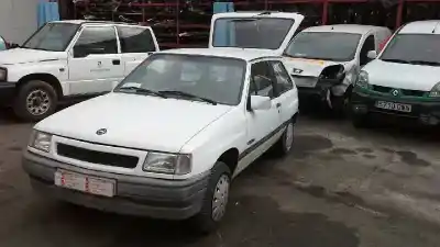 Véhicule à la ferraille opel corsa b swing de l'année 1992 alimenté c14nz