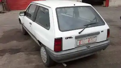 Véhicule à la ferraille opel corsa b swing de l'année 1992 alimenté c14nz
