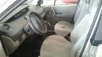 Здавання транспортного засобу renault                                            scenic ii                                                                                                                                                                                                                                                  authentique року 2006 потужний 