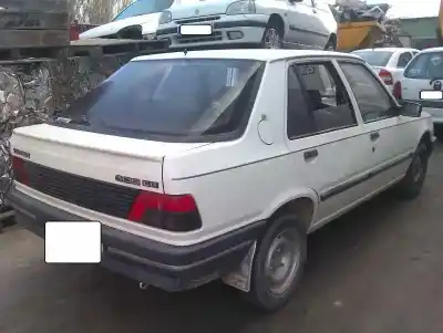 Véhicule à la ferraille PEUGEOT 309 SX Injection de l'année 1988 alimenté PT
