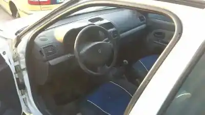 Здавання транспортного засобу renault clio ii fase ii (b/cb0) authentique року 2003 потужний 