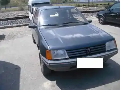 Véhicule à la ferraille peugeot 205 berlina xad / xad multi de l'année 1990 alimenté 161a