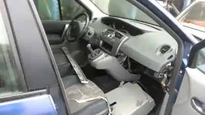 Veicolo di demolizione renault scenic ii confort dynamique dell'anno 2004 alimentato 