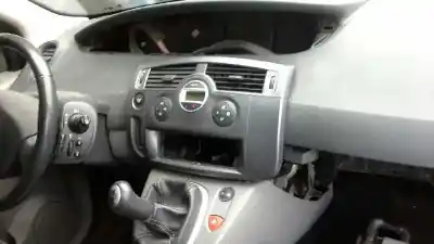 Veicolo di demolizione renault scenic ii confort dynamique dell'anno 2004 alimentato 