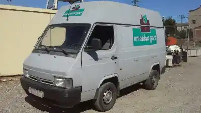 Véhicule à la ferraille nissan trade 100 75 de l'année 1997 alimenté ld23