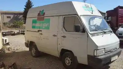 Véhicule à la ferraille nissan trade 100 75 de l'année 1997 alimenté ld23