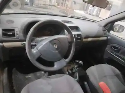 Здавання транспортного засобу renault clio ii fase ii (b/cb0) authentique року 2004 потужний 