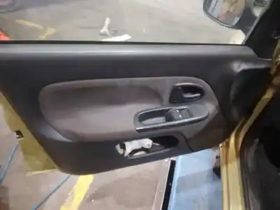 Здавання транспортного засобу renault clio ii fase ii (b/cb0) authentique року 2004 потужний 