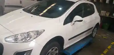 Véhicule à la ferraille peugeot 308 access de l'année 2012 alimenté 9h05