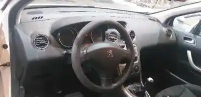 Véhicule à la ferraille peugeot 308 access de l'année 2012 alimenté 9h05