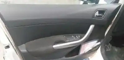 Véhicule à la ferraille peugeot 308 access de l'année 2012 alimenté 9h05