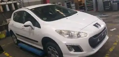 Véhicule à la ferraille peugeot 308 access de l'année 2012 alimenté 9h05