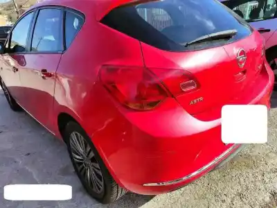 Veículo de Sucata opel astra j lim. selective do ano 2013 alimentado a17dts