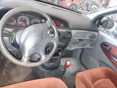 Veicolo di demolizione renault scenic (ja..) 1.6 16v authentique (ja0b/11) dell'anno 1999 alimentato 