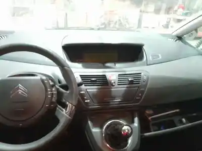 Scrapping Vehicle citroen c4 picasso sx of the year 2010 powered 9hz