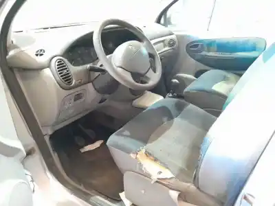 Scrapping Vehicle renault megane i scenic (ja0) 1.9 turbodiesel cat (f8q-784) of the year 2001 powered f9q