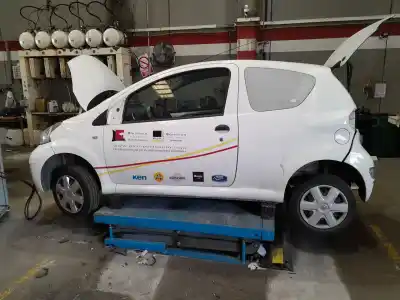 Sloopvoertuig TOYOTA AYGO (_B1_) 1.0 (KGB10_) van het jaar 2011 aangedreven 1KR
