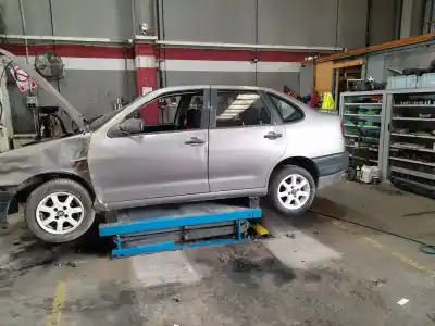 Veículo de Sucata seat cordoba (6k1, 6k2) 1.6 i do ano 1994 alimentado abu,aee,alm