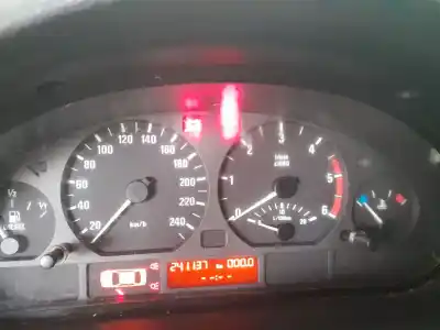 Vehicul casat bmw 3 (e46) 320 d al anului 2001 alimentat 204d1